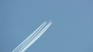 Airbus A380 vortices and contrails - asymmetric evolution