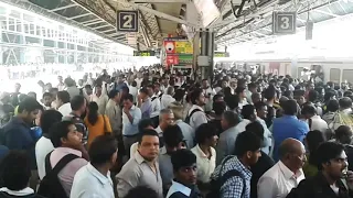 Major Chaos at the Railway Station in India | Crazy Crowded Indian Railways