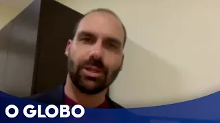 Eduardo Bolsonaro diz que foi à Copa distribuir pen drives sobre 'situação do Brasil'