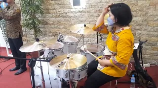 Kumasuk Ruang Maha Kudus medley Layaklah segala bangsa (Drum on site)