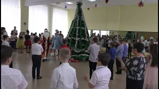 Новогодний утренник в школе