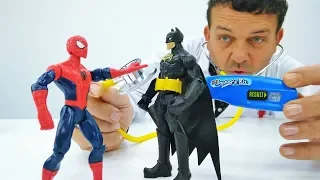 Batman y Hombre Araña. Doctor Pep. Vídeos de juguetes.