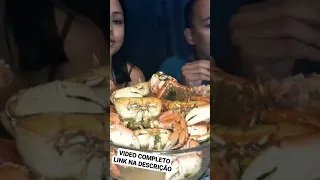 COMENDO CARANGUEJO COM PIRÃO E VINAGRETE