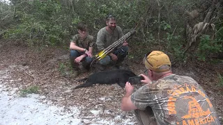 Recurve Bowhunting Wild Hogs On The Ground/Hunt Clean Cook