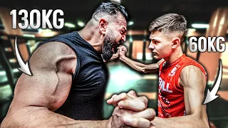 Bodybuilder VS Wrestler - wer kassiert die Niederlage? 10 Runden Kampf!