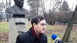 Zdewastowany pomnik płk. Ryszarda Kuklińskiego