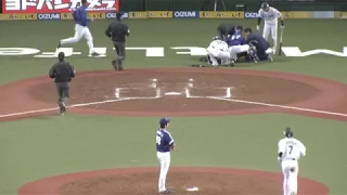 【閲覧注意】プロ野球の審判が試合中、突然ぶっ倒れる！何があったの？？