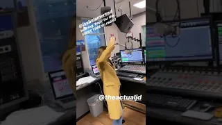 Isabela en la radio