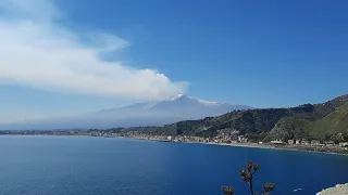 Etna volcano - eruption seen from Taormina - Time-lapse video 4K