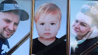 Без коментарів: у Кривому Розі простилися із загиблою під час ракетного обстрілу сім'єю Корнійчуків