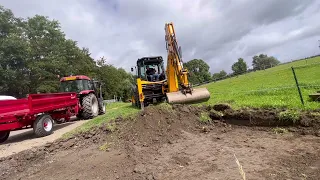 Jcb 4cx backhoe loader digging off top soil @tedsshed2185