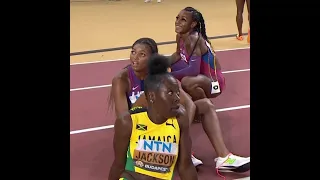 Shericka Jackson 21.41 vs  Gabby Thomas  21.81.  Final 200m Budapest.PRIVATE VIDEO FROM THE STADIUM.