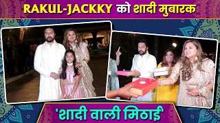 Newly Wed! Rakul-Jackky की शादी वाली मिठाई! Deepshika & Dhiraj Distribrutes SWEET To The Media