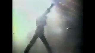 We Will Rock You - Queen Live In Rotterdam 1979 (Restored Footage)