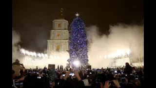 В Киеве зажгли главную елку Украины (19.12.2017)