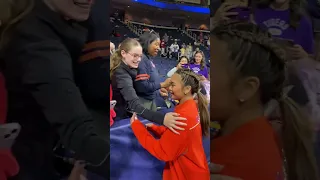 Feeling all the LOVE! Suni Lee signs autographs and takes pictures with #Auburn fans after the meet