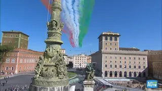 25 aprile, il passaggio delle Frecce tricolori su Roma