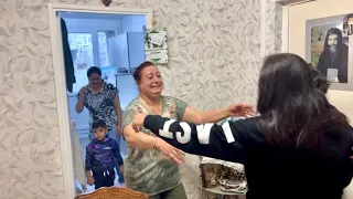 Coming home - surprising her parent and family after 6 years