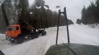 Страшный гололёд. Лесовозы едут назад пустые. Красновишерск 4.04.2022.