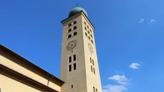 Lana (Südtirol/BZ-I) das Vollgeläute der Kirche zum hl.Kreuz (Turmaufnahme)