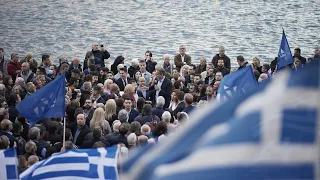 Χαιρετισμός Κυριάκου Μητσοτάκη σε πολίτες στη Χαλκίδα