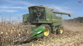 JOHN DEERE 8820 Titan II Combine Harvesting Corn