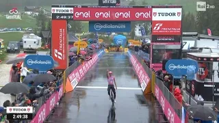 Giro d'Italia 2024 - sedicesima tappa - vince ancora la maglia rosa