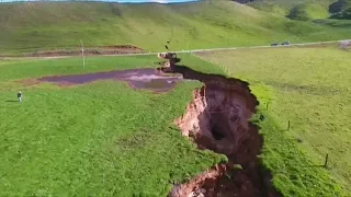 Giant sinkhole opens in New Zealand revealing 60,000-year-old volcanic deposit