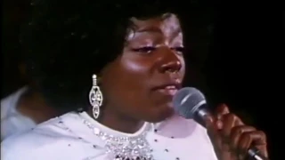 Gloria Gaynor - Walk On By (Official Music Video)