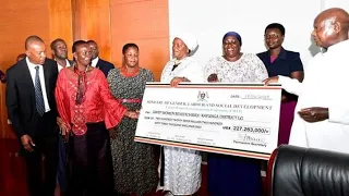 How Museveni gave out millions of money to youth and women groups in Kampala
