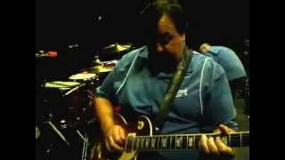 EMG Backstage - Frank Johns of Gibson USA demoing EMG 57/66 (Nashville 2012)