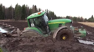 JOHN DEERE in the mud.