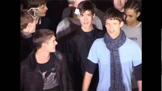 fashiontv | FTV.com - Dries Van Noten Backstage f/w 2008 Paris