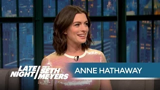 Anne Hathaway Got Starstruck by Mariah Carey on the Red Carpet - Late Night with Seth Meyers