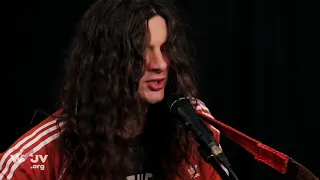 Kurt Vile - "Bassackwards" (Live at WFUV)