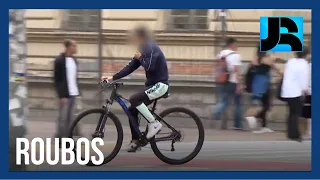 Criminosos de bicicleta roubam pedestres e motoristas distraídos no centro de SP