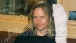 Jerry Cantrell talking about breaking his hand in 2001