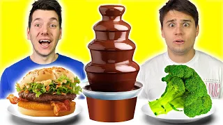 JEMY SMACZNE VS NIESMACZNE RZECZY W CZEKOLADZIE! *Burger Drwala z Fontanna Challenge*