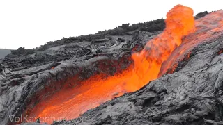 Flux rapide de lave sur les pentes du Volcan - Piton de la Fournaise