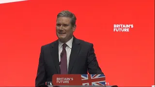 Protester throws glitter over Keir Starmer during speech