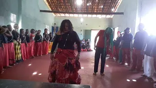 Macumba/ Exu Caveira incorporado na mãe Geralda de Oxóssi na festa de Maria Padilha