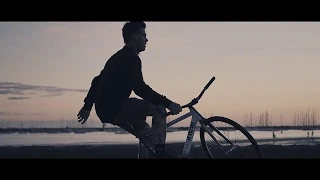 Fixed Gear Wheelies - Rob Chills In St Kilda