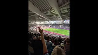 66.000 West Ham fans singing “Blowing Bubbles” at Olympic Stadium in Stratford