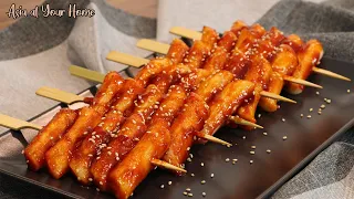 Tteok-kkochi (spicy Korean rice cake skewers) 떡꼬치