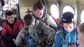 первый прыжок моего сына с парашютом