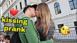 Kissing Prank:ПОЦЕЛУЙ ЗА КАРТОЧНЫЙ ФОКУС/СЕКРЕТ ФОКУСА | KISS FOR CARD FOKUS