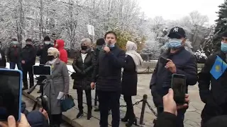В Алматы идёт митинг, народ сильно недоволен