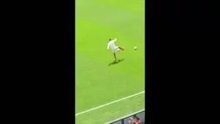 Manchester United's Marcus Rashford produces AMAZING SKILL during England warm-up | Viral Videos