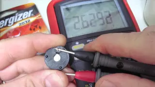 Short circuiting a CR2032 battery