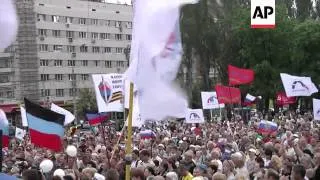 More than a thousand protesters gathered in Donetsk on Saturday and called on Russia to protect them